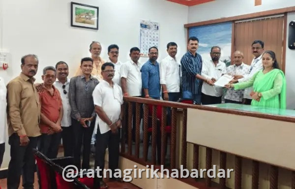 Shiv Sena UBT Chiplun Representation: चिपळूण तालुका दुष्काळग्रस्त यादीत समाविष्ट करा; शिवसेना (उबाठा) पक्षाचे प्रशासनाला निवेदन Shiv Sena UBT Chiplun Representation: चिपळूण तालुका दुष्काळग्रस्त यादीत समाविष्ट करा; शिवसेना (उबाठा) पक्षाचे प्रशासनाला निवेदन
