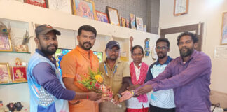 नगरसेवक सौरभ मलुष्टे यांचा वाढदिवस उत्साहात; सफाई कर्मचाऱ्यांनी घरी जाऊन कापला केक, दिल्या अनोख्या शुभेच्छा
