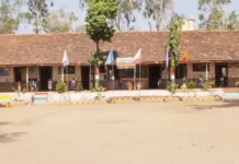 ZP School Student Enrollment Decline Ratnagiri: रत्नागिरीत जिल्हा परिषदेच्या शाळांना गळती; एका वर्षात ४,५२६ विद्यार्थी घटले, २१ जि. प. शाळा तर ६ खासगी शाळा पटसंख्येअभावी बंद