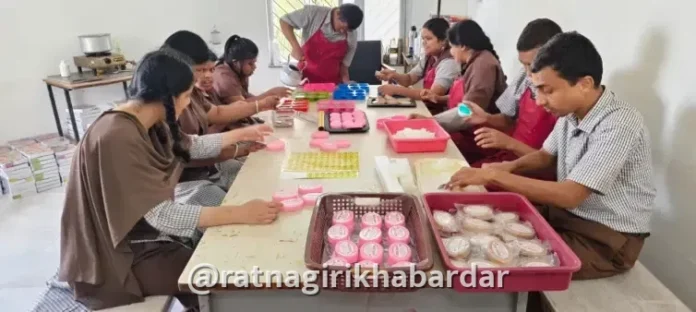 Avishkar Diwali Stall: 'आविष्कार'च्या विद्यार्थ्यांनी तयार केलेल्या दिवाळी वस्तू विक्रीसाठी सज्ज; सावरकर नाट्यगृहात १ नोव्हेंबरपासून प्रदर्शन