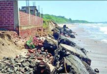 Ganpatipule Sea Wall Collapse: गणपतीपुळे श्मशानभूमीलगतची धूपप्रतिबंधक संरक्षक भिट कोसळली; स्थानिकांकडून नव्या भिंतीची मागणी