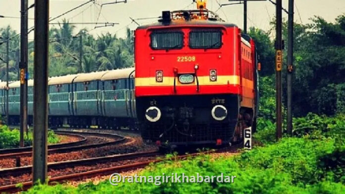 Central Railway Festival Special Trains News: सणासुदीच्या काळात मध्य रेल्वेचा प्रवाशांना मोठा दिलासा; मुंबई-मडगाव आणि मुंबई-नागपूर दरम्यान ८ विशेष गाड्या Central Railway Festival Special Trains News: सणासुदीच्या काळात मध्य रेल्वेचा प्रवाशांना मोठा दिलासा; मुंबई-मडगाव आणि मुंबई-नागपूर दरम्यान ८ विशेष गाड्या