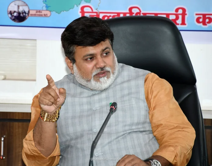 Contractual Recruitment Policy: कंत्राटी भरतीत भूमिपुत्रांनाच सर्वोच्च प्राधान्य द्या; पालकमंत्री डॉ. उदय सामंत यांचे स्पष्ट निर्देश Contractual Recruitment Policy: कंत्राटी भरतीत भूमिपुत्रांनाच सर्वोच्च प्राधान्य द्या; पालकमंत्री डॉ. उदय सामंत यांचे स्पष्ट निर्देश
