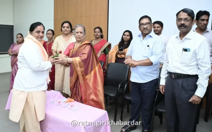 अनाम प्रेम परिवारातर्फे परिचारिकांचा सन्मान अनाम प्रेम परिवारातर्फे परिचारिकांचा सन्मान