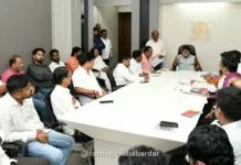 जलजीवन मिशनची कामे मुदतीत पूर्ण न केल्यास ठेकेदारांना काळ्या यादीत टाकणार; पालकमंत्री डॉ. उदय सामंत यांचा सक्त इशारा जलजीवन मिशनची कामे मुदतीत पूर्ण न केल्यास ठेकेदारांना काळ्या यादीत टाकणार; पालकमंत्री डॉ. उदय सामंत यांचा सक्त इशारा