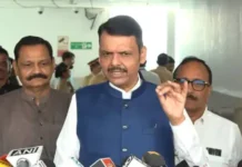 Devendra Fadnavis PC Mumbai: लोकशाही संस्था कुचकामी दाखवण्याचा कट; राहुल गांधींच्या आंदोलनावर मुख्यमंत्री देवेंद्र फडणवीस यांचा घणाघात