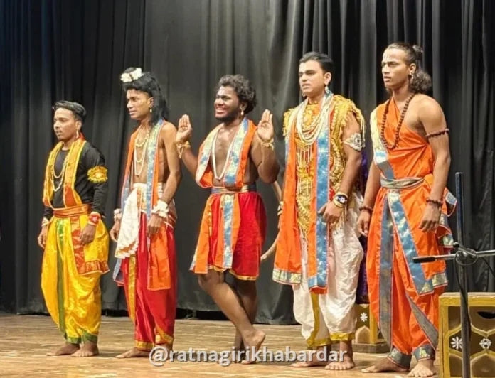 Gogate Jogalekar College News: मुंबई विद्यापीठाच्या युवा महोत्सवात गोगटे-जोगळेकर महाविद्यालयाला रौप्यपदक Gogate Jogalekar College News: मुंबई विद्यापीठाच्या युवा महोत्सवात गोगटे-जोगळेकर महाविद्यालयाला रौप्यपदक