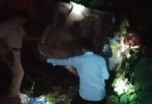 Mumbai Goa Highway Truck Accident Ratnagiri: कापडगाव येथे तीव्र उताराच्या वळणावर मालवाहू ट्रक उलटून भीषण अपघात; चालकाचा जागीच मृत्यू