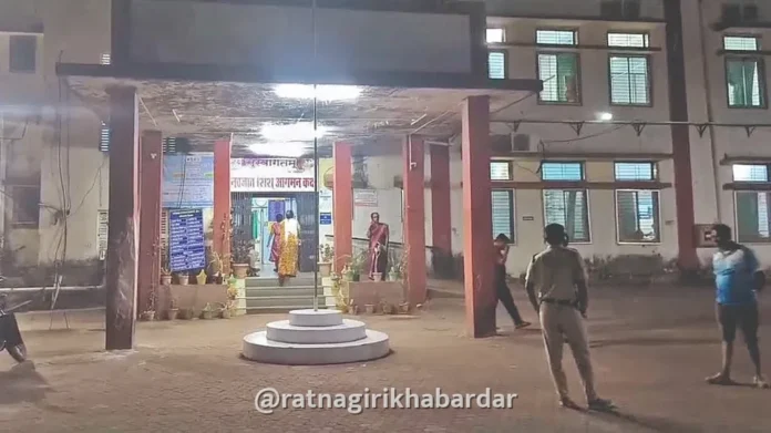 Kalambani Sub District Hospital Patient Food Issue: कळंबणी उपजिल्हा रुग्णालयात रुग्णांचे हाल; थकीत बिलांमुळे अन्नाचा पुरवठा ठप्प, ३० रुग्ण जेवणाविना Kalambani Sub District Hospital Patient Food Issue: कळंबणी उपजिल्हा रुग्णालयात रुग्णांचे हाल; थकीत बिलांमुळे अन्नाचा पुरवठा ठप्प, ३० रुग्ण जेवणाविना