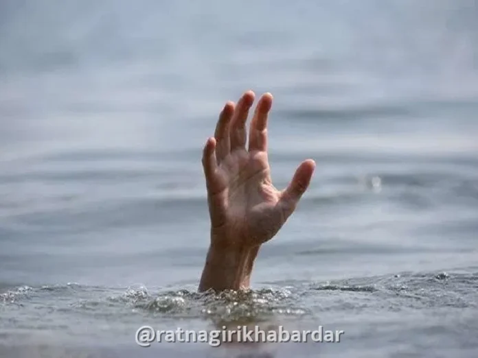 Khed : पन्हाळजे येथे खाडीच्या पाण्यात बुडून वृद्धाचा मृत्यू Khed : पन्हाळजे येथे खाडीच्या पाण्यात बुडून वृद्धाचा मृत्यू