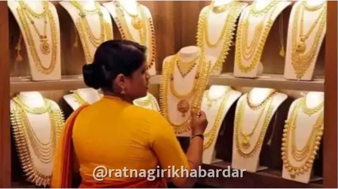 Maharashtra Gold Sales Turnover Dasara: राज्यात २ दिवसांत १ हजार कोटींची सोन्याची उलाढाल; मुंबईत ५०० कोटींचा टप्पा पार Maharashtra Gold Sales Turnover Dasara: राज्यात २ दिवसांत १ हजार कोटींची सोन्याची उलाढाल; मुंबईत ५०० कोटींचा टप्पा पार