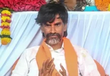 Manoj Jarange Patil on Audio Clip Controversy: “माझ्या घरावर हल्ला होऊ शकतो, जिवाला धोकाय…”; मनोज जरांगे पाटलांचा गंभीर दावा Manoj Jarange Patil on Audio Clip Controversy: "माझ्या घरावर हल्ला होऊ शकतो, जिवाला धोकाय..."; मनोज जरांगे पाटलांचा गंभीर दावा