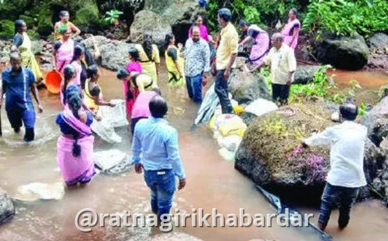 Nakhare Water Conservation Campaign: नाखरेत 'पाणी अडवा, पाणी जिरवा' मोहिमेला अभूतपूर्व प्रतिसाद: श्रमदानातून १२ बंधारे पूर्ण Nakhare Water Conservation Campaign: नाखरेत 'पाणी अडवा, पाणी जिरवा' मोहिमेला अभूतपूर्व प्रतिसाद: श्रमदानातून १२ बंधारे पूर्ण