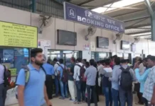 Railway Travel Insurance Scheme : रेल्वे आरक्षण केंद्रांवरून तिकीट बुक करणाऱ्या प्रवाशांसाठी ‘ऐच्छिक प्रवास विमा योजना’ लागू; केवळ ४५ पैशांत १० लाखांचे संरक्षण Railway Travel Insurance Scheme : रेल्वे आरक्षण केंद्रांवरून तिकीट बुक करणाऱ्या प्रवाशांसाठी 'ऐच्छिक प्रवास विमा योजना' लागू; केवळ ४५ पैशांत १० लाखांचे संरक्षण