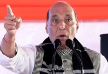 Rajnath Singh on Regime Change: विरोधकांच्या सत्तापालटाच्या विधानांवर राजनाथ सिंह आक्रमक; देशात अराजकता निर्माण करण्याचा डाव असल्याचा केला आरोप Rajnath Singh on Regime Change: विरोधकांच्या सत्तापालटाच्या विधानांवर राजनाथ सिंह आक्रमक; देशात अराजकता निर्माण करण्याचा डाव असल्याचा केला आरोप