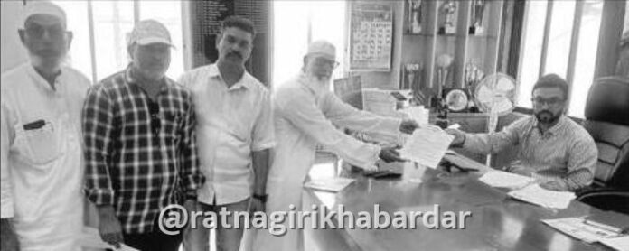 Ratnagiri : राजीवडा, मांडवी खाडीमुखातील गाळ उपशाला गती द्या! Ratnagiri : राजीवडा, मांडवी खाडीमुखातील गाळ उपशाला गती द्या!