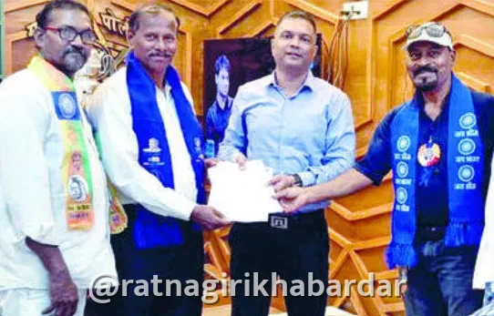 Ratnagiri CCTV Surveillance: रत्नागिरी शहरातील पुतळ्यांवरील बंद सीसीटीव्ही सुरू करा; वंचित बहुजन आघाडीची पोलीस अधीक्षकांकडे निवेदनाद्वारे मागणी Ratnagiri CCTV Surveillance: रत्नागिरी शहरातील पुतळ्यांवरील बंद सीसीटीव्ही सुरू करा; वंचित बहुजन आघाडीची पोलीस अधीक्षकांकडे निवेदनाद्वारे मागणी