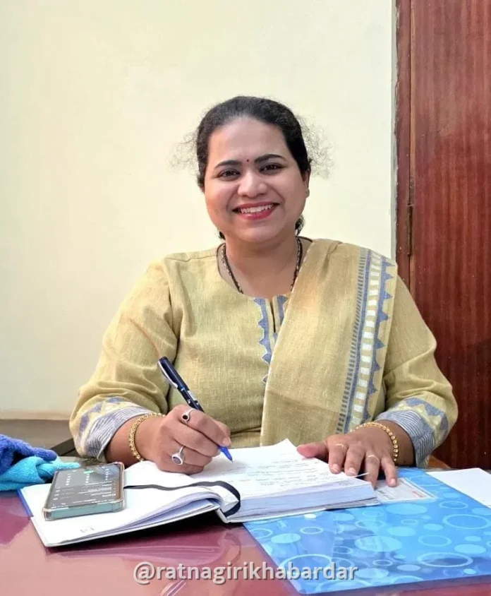 Ratnagiri Marathi Language Officer Gauri Sawant: रत्नागिरी जिल्ह्याच्या मराठी भाषा अधिकारी म्हणून गौरी सावंत सावेकर यांनी स्वीकारला पदभार Ratnagiri Marathi Language Officer Gauri Sawant: रत्नागिरी जिल्ह्याच्या मराठी भाषा अधिकारी म्हणून गौरी सावंत सावेकर यांनी स्वीकारला पदभार