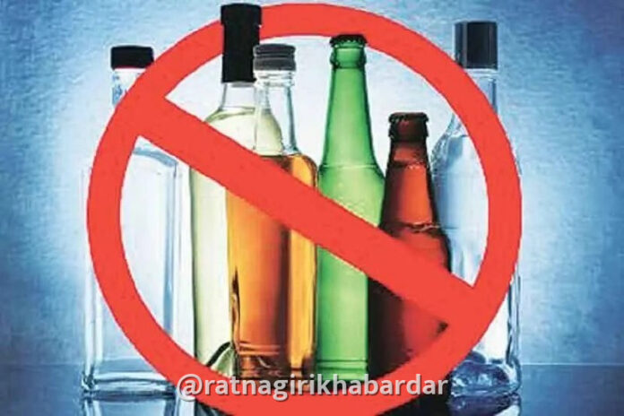 Ratnagiri News: सार्वजनिक ठिकाणी मद्यपान; रत्नागिरीत तरुणाविरोधात गुन्हा दाखल Ratnagiri News: सार्वजनिक ठिकाणी मद्यपान; रत्नागिरीत तरुणाविरोधात गुन्हा दाखल