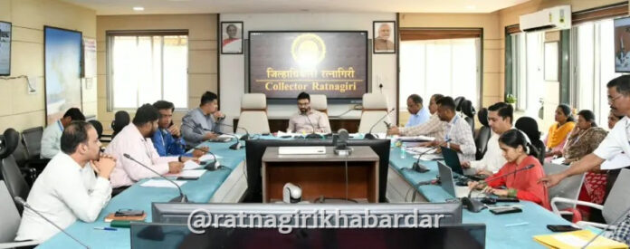 Ratnagiri Solid Waste Management Centralized Portal News: घनकचरा व्यवस्थापनासाठी 'सेंट्रलाइज पोर्टल' विकसित करा; जिल्हाधिकारी मनुज जिंदल यांचे आदेश Ratnagiri Solid Waste Management Centralized Portal News: घनकचरा व्यवस्थापनासाठी 'सेंट्रलाइज पोर्टल' विकसित करा; जिल्हाधिकारी मनुज जिंदल यांचे आदेश