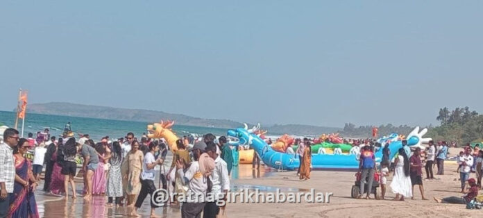 Ratnagiri Tourism: रत्नागिरीतील पर्यटनस्थळांवर पर्यटकांची मोठी गर्दी; ३ दिवसांत कोट्यवधींची उलाढाल