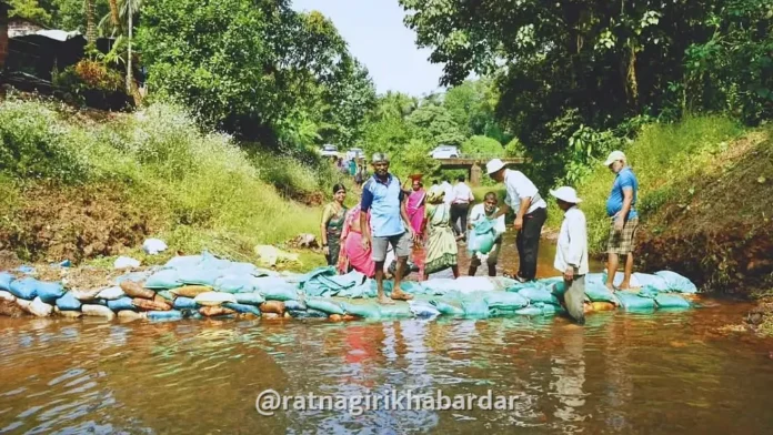 Ratnagiri Water Crisis: दुष्काळाच्या छायेत रत्नागिरी जिल्ह्यात ६,५०१ बंधाऱ्यांचे काम पूर्ण; पाच वर्षांतील उच्चांक Ratnagiri Water Crisis: दुष्काळाच्या छायेत रत्नागिरी जिल्ह्यात ६,५०१ बंधाऱ्यांचे काम पूर्ण; पाच वर्षांतील उच्चांक