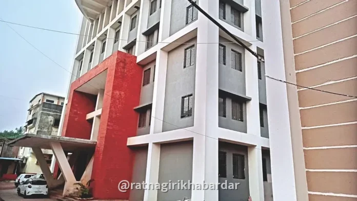Ratnagiri Zilla Parishad Building: रत्नागिरी जिल्हा परिषदेच्या नवीन प्रशासकीय इमारतीला सुधारित प्रशासकीय मान्यता; खर्च वाढून पोहोचला ७७.६६ कोटींवर Ratnagiri Zilla Parishad Building: रत्नागिरी जिल्हा परिषदेच्या नवीन प्रशासकीय इमारतीला सुधारित प्रशासकीय मान्यता; खर्च वाढून पोहोचला ७७.६६ कोटींवर