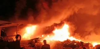 Sangameshwar Fire Incident: संगमेश्वरमध्ये मारुती मंदिरासमोरील भंगार गोदामाला मध्यरात्री भीषण आग; अग्निशमन दलाच्या रात्रभरच्या प्रयत्नांमुळे मोठा अनर्थ टळला