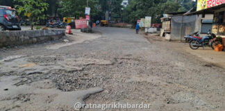 Sawarde Dervan Hospital Road Potholes: सावर्डे ते डेरवण रुग्णालयाचा रस्ता खड्ड्यात; नागरिकांमध्ये तीव्र संताप