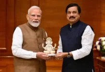 Sunil Tatkare Narendra Modi Meeting: राज्यातील दुष्काळग्रस्त भागाला केंद्राची मदत मिळावी; खासदार सुनिल तटकरे यांनी घेतली पंतप्रधान नरेंद्र मोदींची भेट Sunil Tatkare Narendra Modi Meeting: राज्यातील दुष्काळग्रस्त भागाला केंद्राची मदत मिळावी; खासदार सुनिल तटकरे यांनी घेतली पंतप्रधान नरेंद्र मोदींची भेट